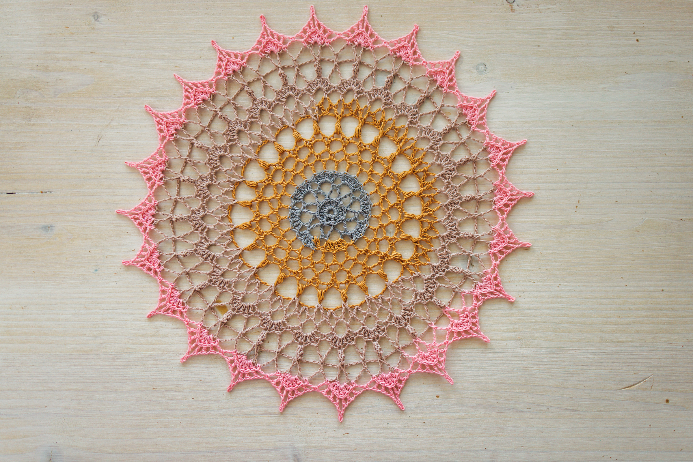 Colorful doily, June, 27 cm