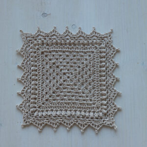 Square crochet doily, 16 x 16 cm