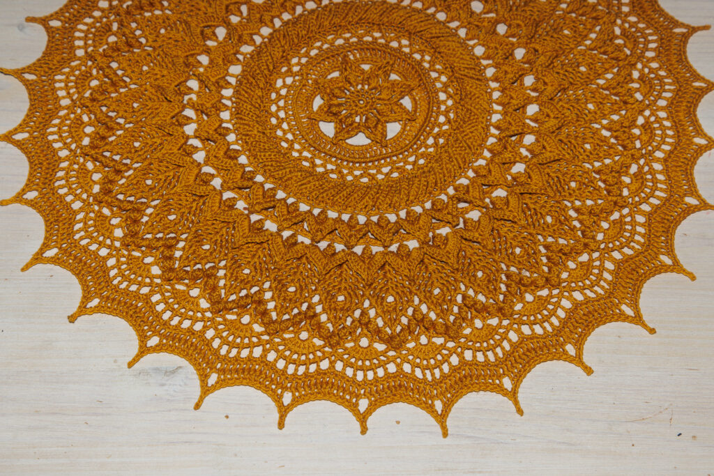 Gold crochet doily, Edith, 36 cm
