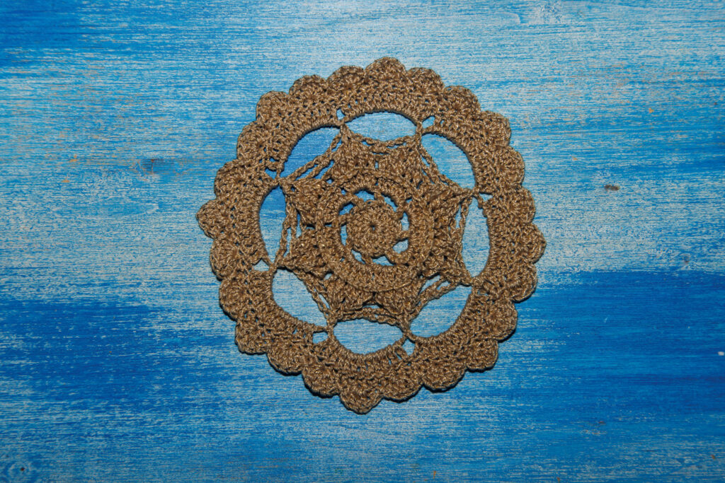 Golden crochet doily, 10 cm, Kedd doily