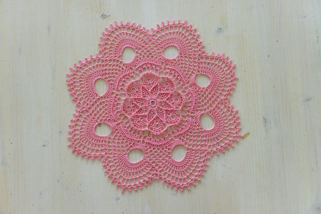 Pink crochet doily, 27 cm
