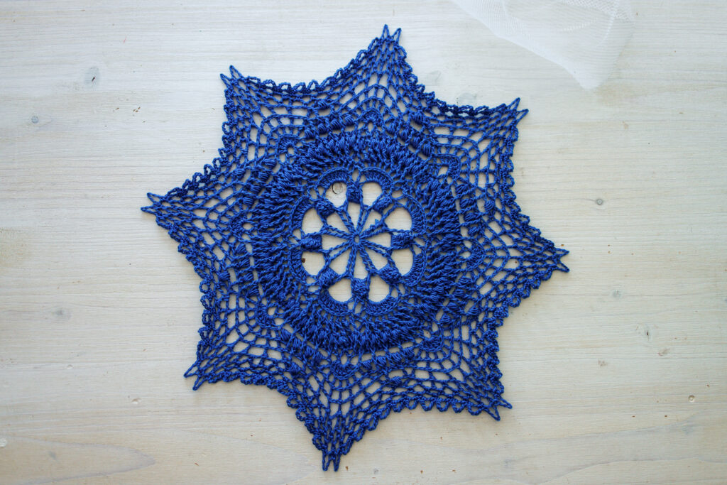 Blue crochet doily, Joan, 27 cm