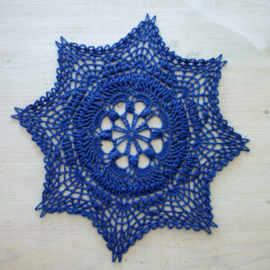 Blue crochet doily, Joan, 27 cm