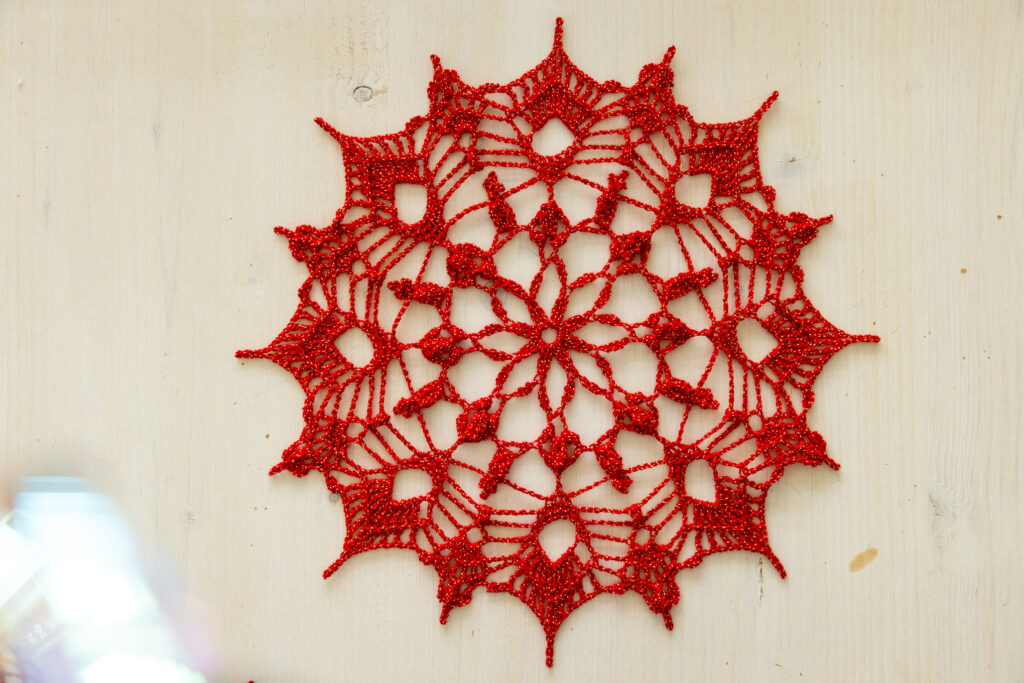 Red with gold crochet doily, Gluhwein doily, 25 cm