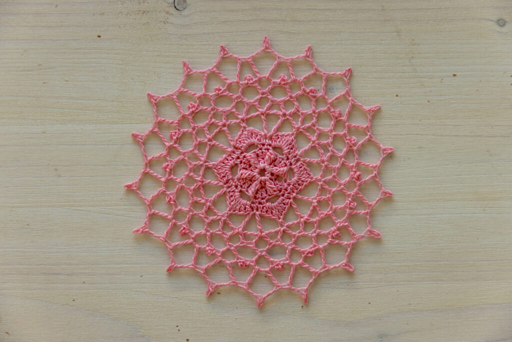 Pink crochet doily, Anita, 14 cm