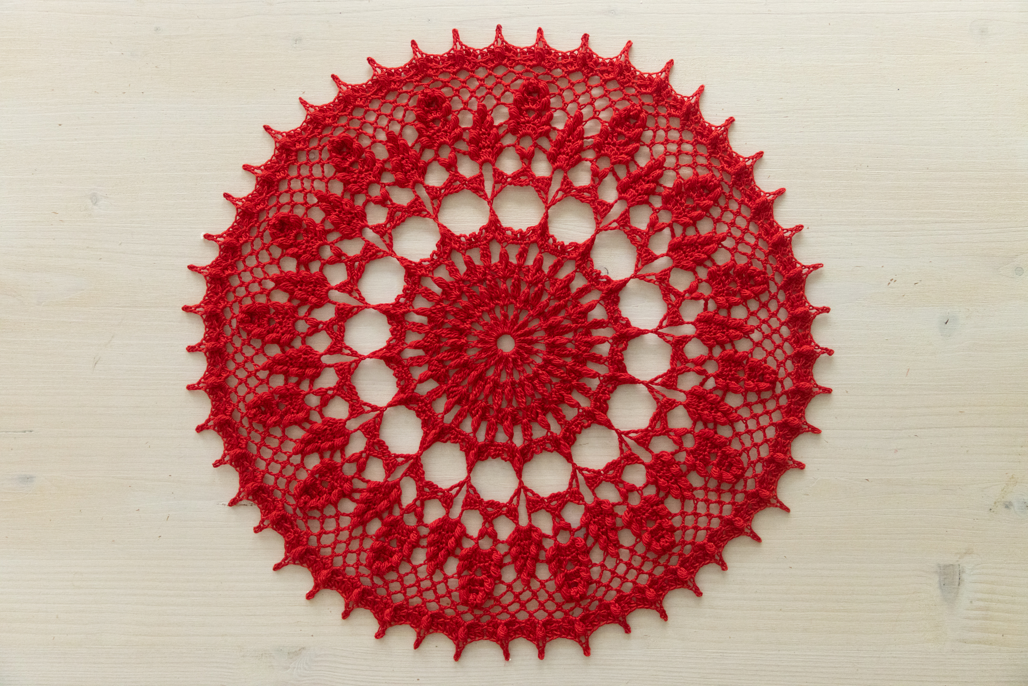 Red crochet doily, Leona, 31 cm - Image 2