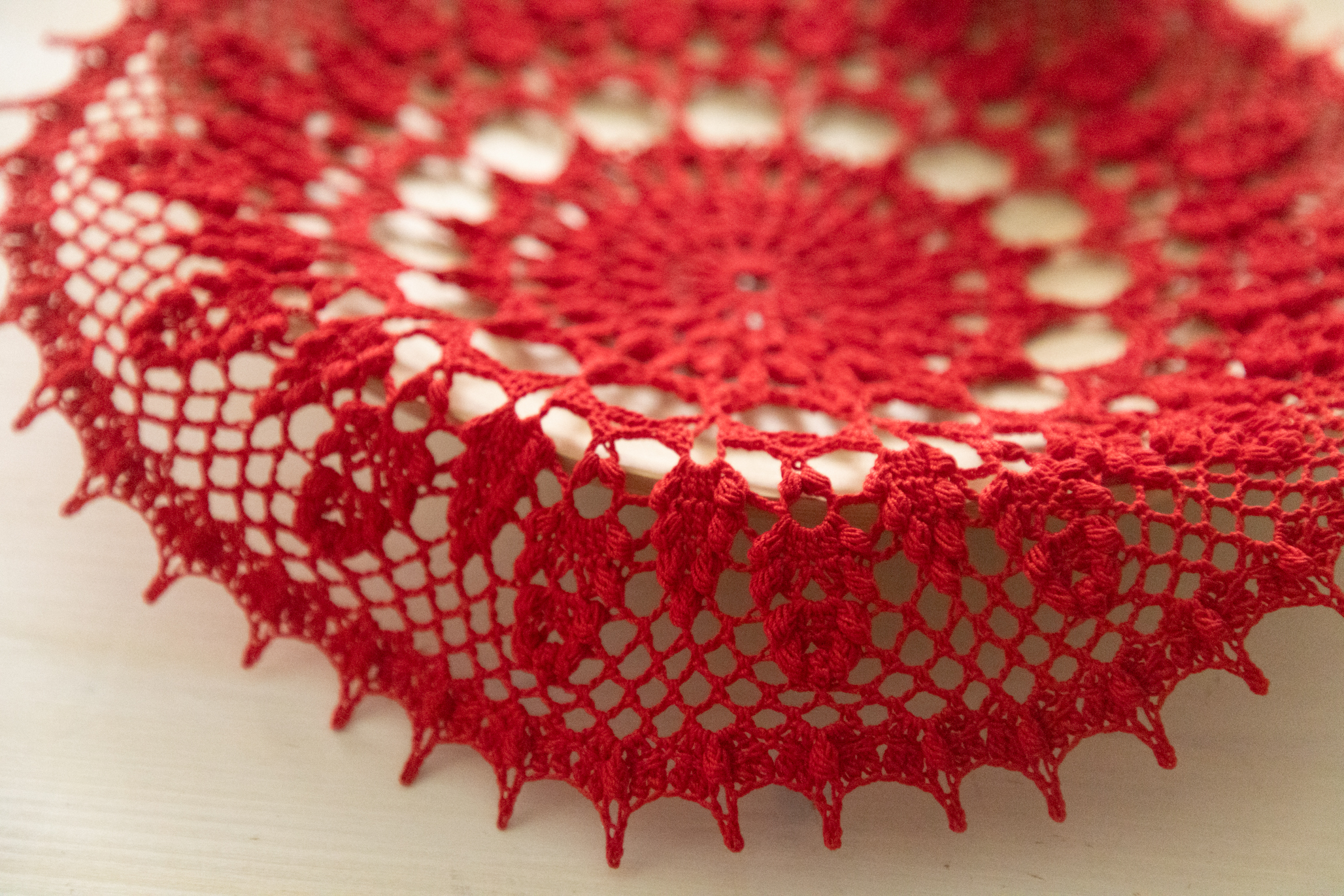 Red crochet doily, Leona, 31 cm - Image 7