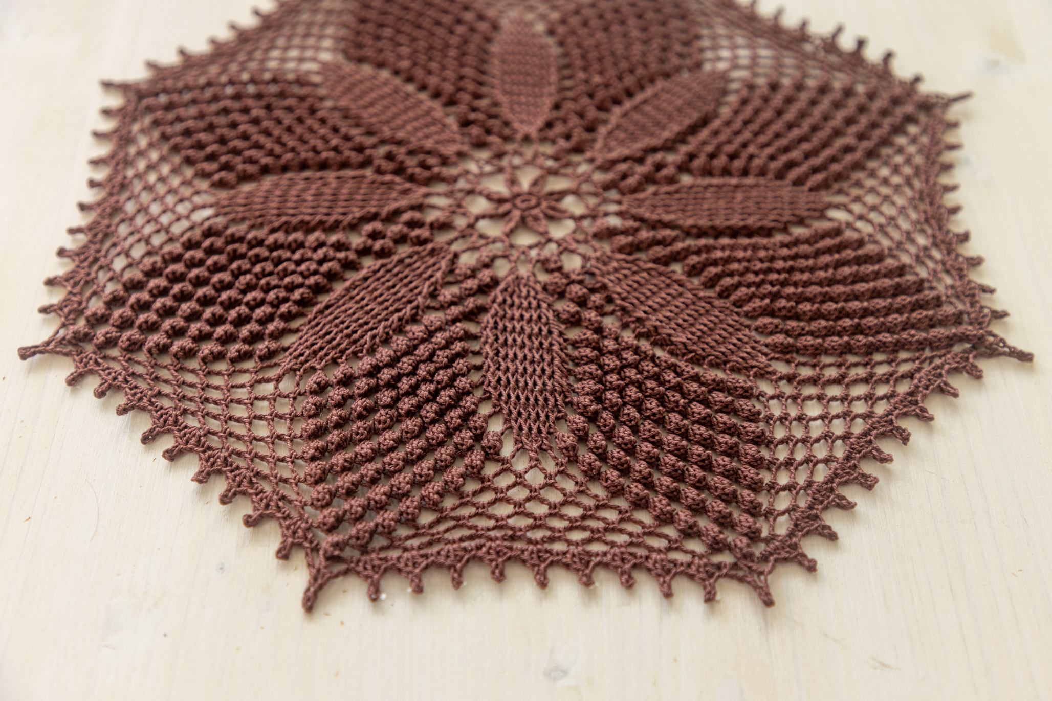 Brown crochet doily, Tabita, 31 cm - Image 2
