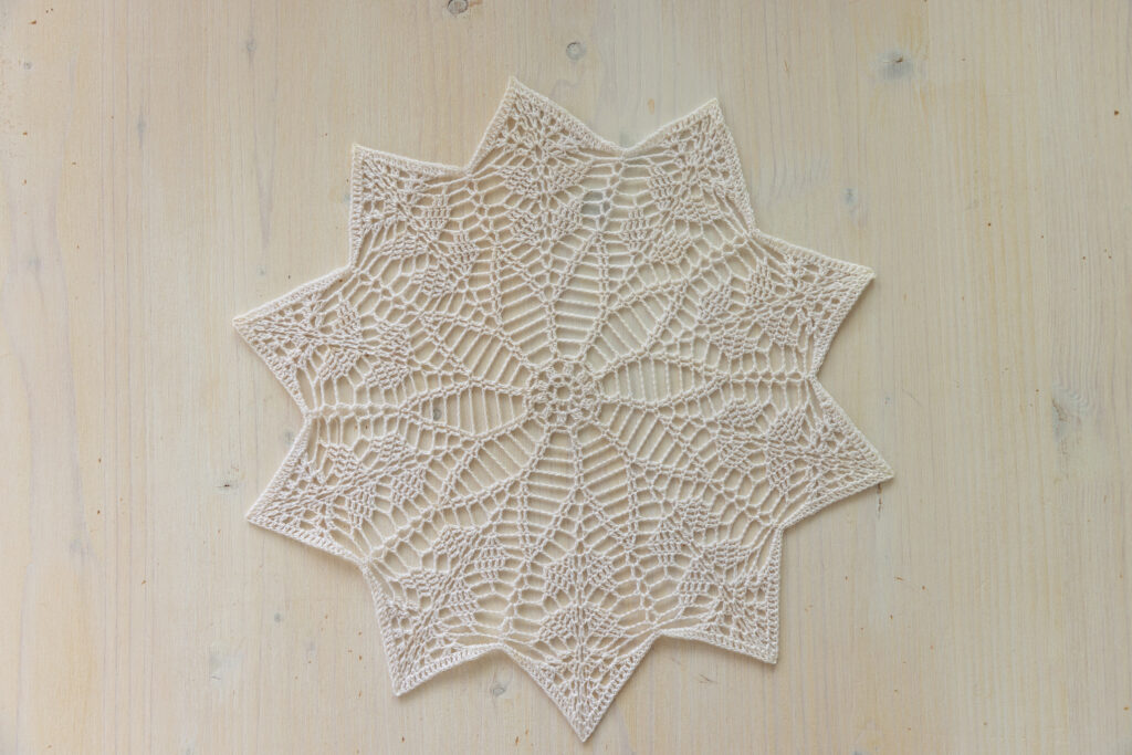 Vintage style white crochet doily, 26 cm