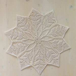 Vintage style white crochet doily, 26 cm