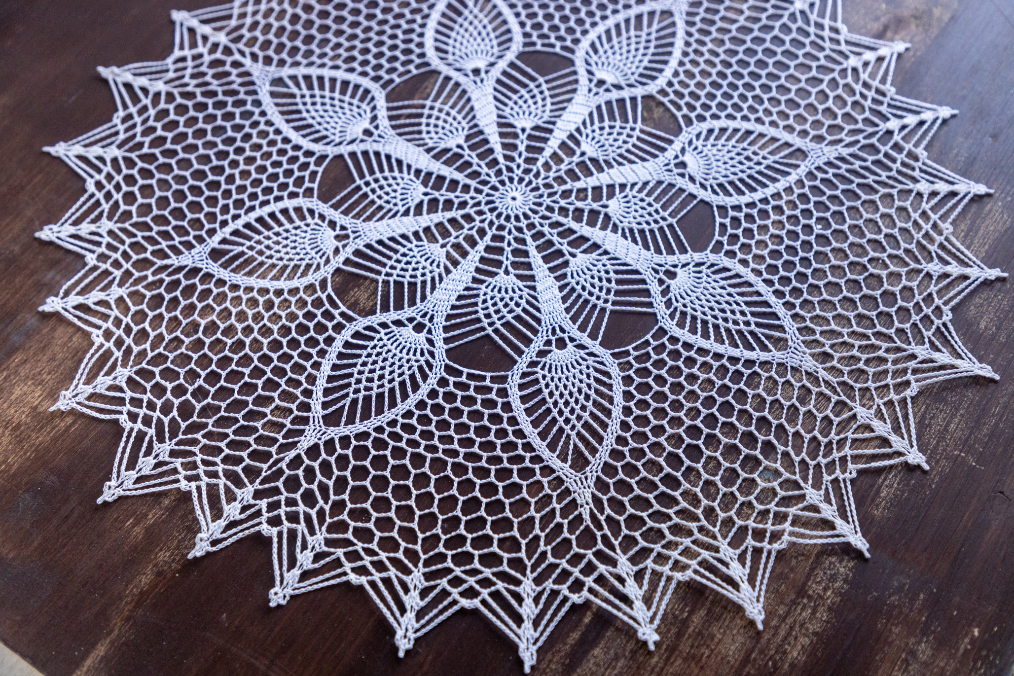Vintage white crochet doily, 46 cm - Image 2