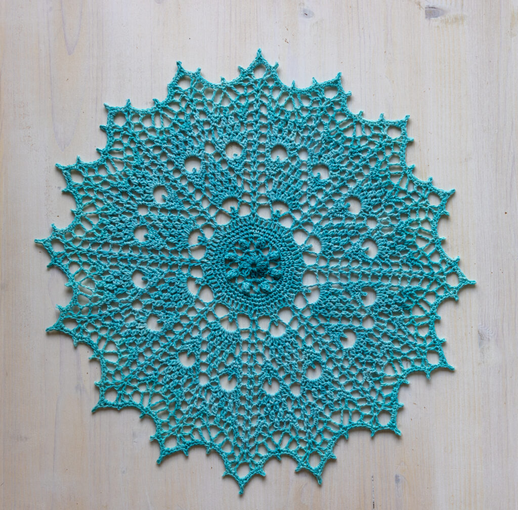 Blue Pineapple Patch doily, 42 cm