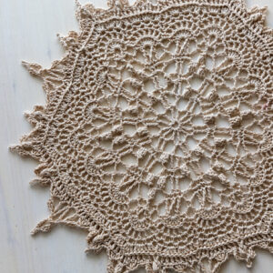 Beige vintage doily Polly, 39 cm