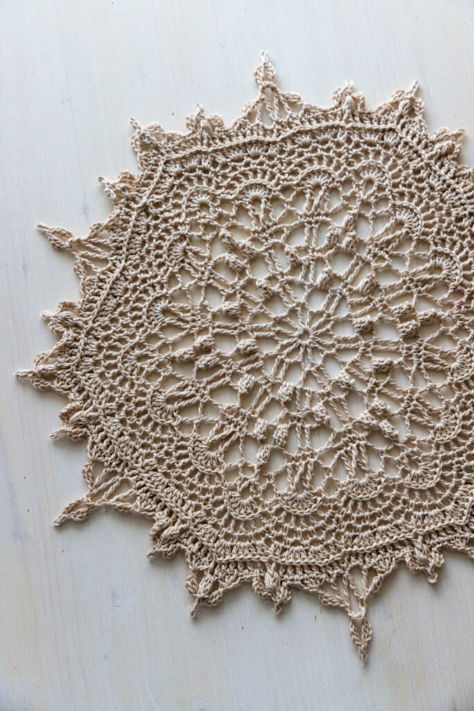 Beige vintage doily Polly, 39 cm