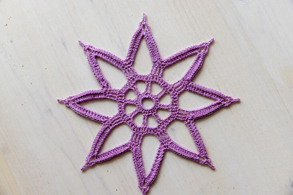 Purple flower crochet doily, 18 cm