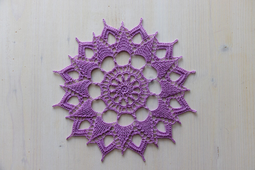Purple crochet doily Fleur, 24 cm