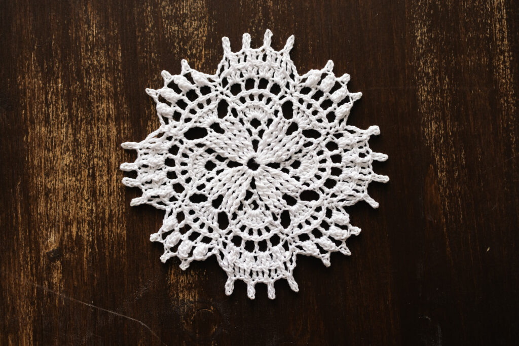 Texture crochet doily Marie, 17 cm