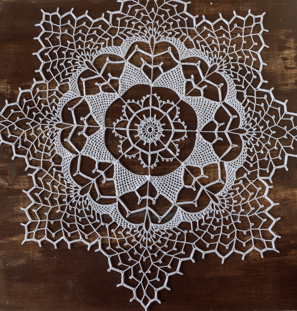 Pointed Harmony doily, 65 cm