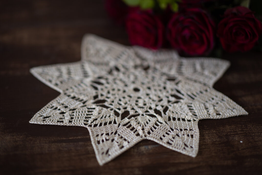 Amazing "Christmas Star" crochet doily, 32 cm