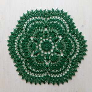 Green crochet doily Deidra, 34 cm