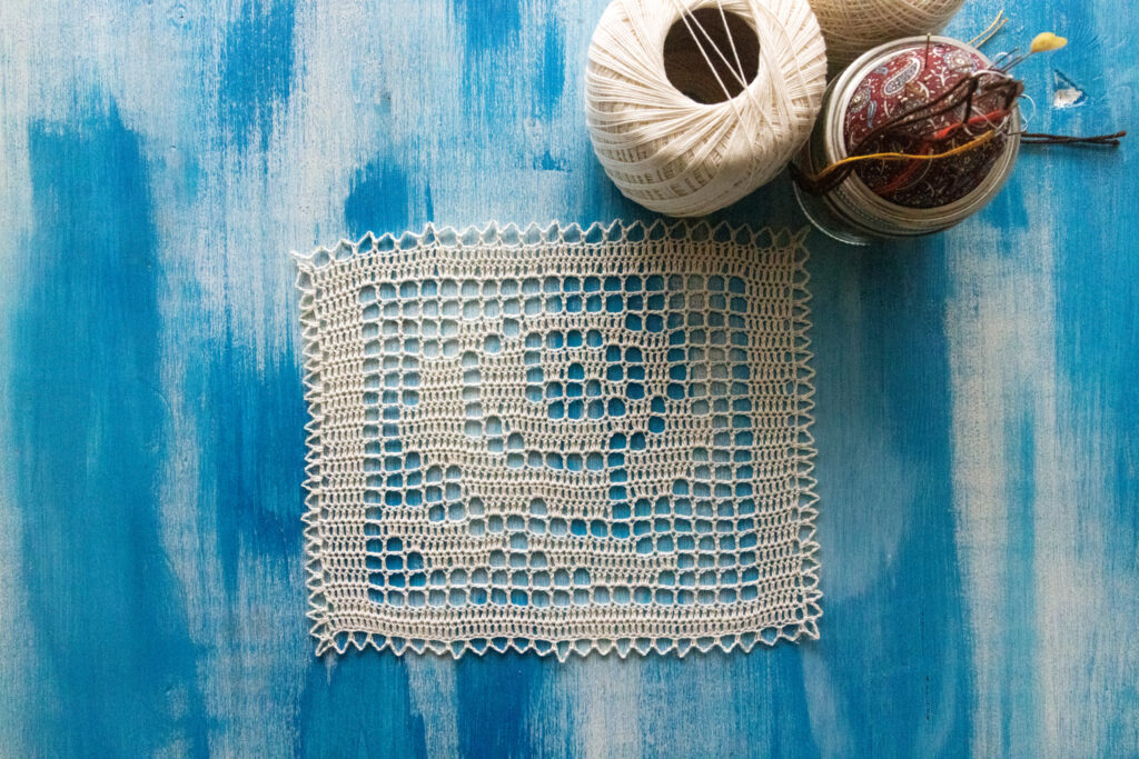 Amazing vintage style crochet doily with rose, 23x19 cm