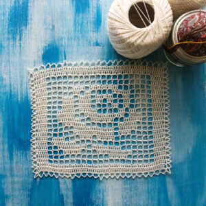 Amazing vintage style crochet doily with rose, 23x19 cm