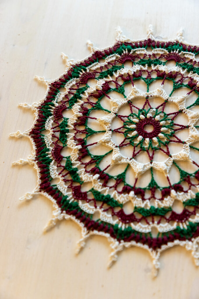 Christmas crochet doily, Vixen, 30 cm