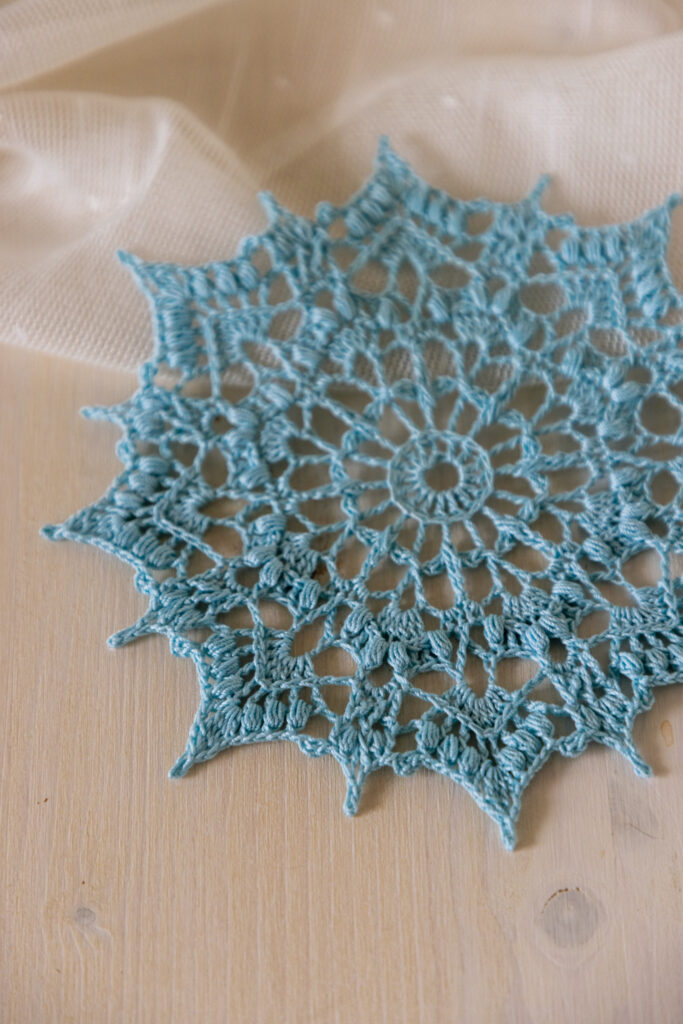 Small beauty - blue crochet doily Alara, 18 cm