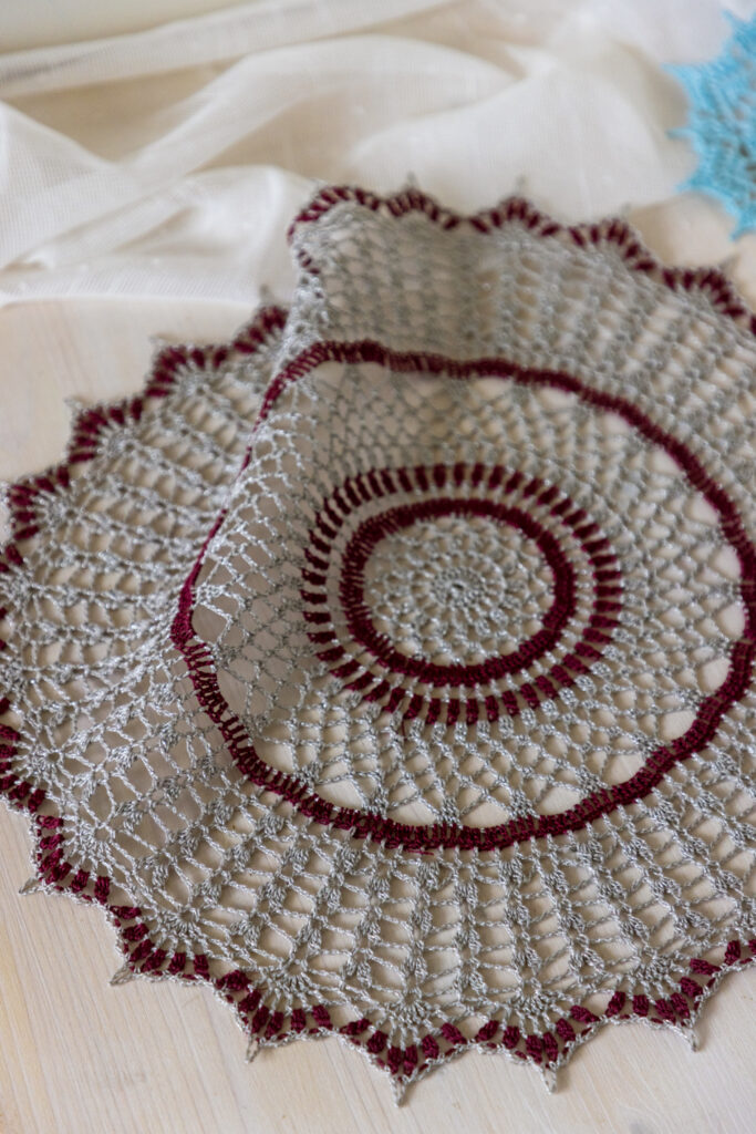 SUMMER SPLENDOR designed by Denise Augostine, 42 cm