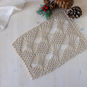 Beautiful square doily, 26x18cm