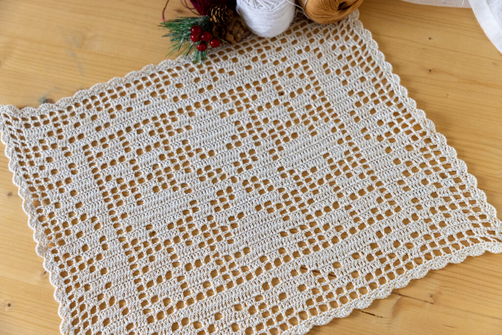 Beautiful vintage style crochet doily, 42x36 cm, 55 cm in diagonal
