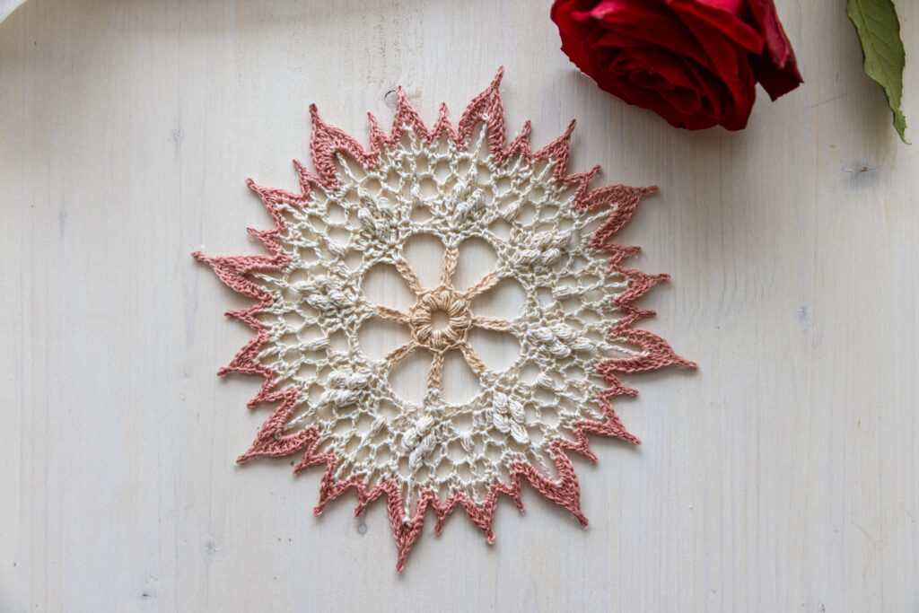 Beautiful crochet doily Emerich, 18 cm
