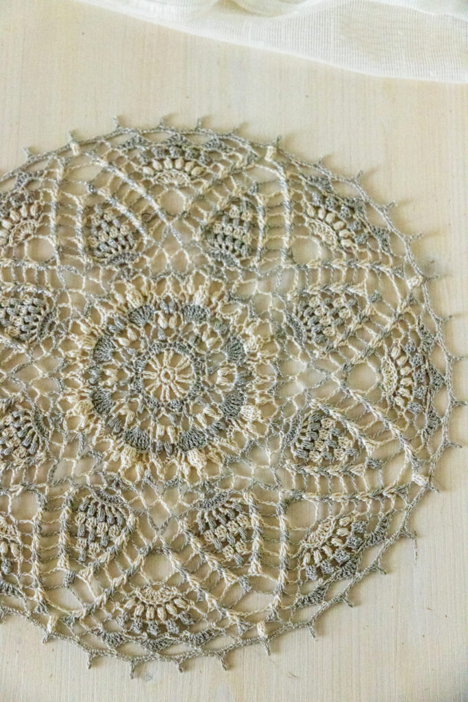 Beautiful crochet doily Windy in Christmas colors, 35 cm