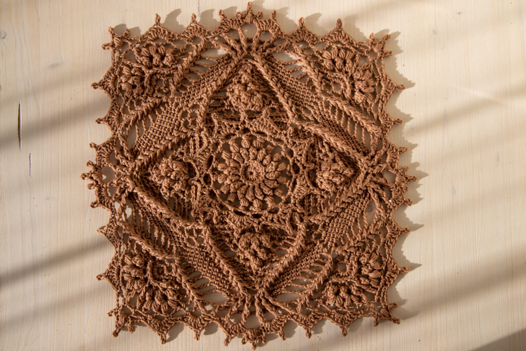 Beautiful crochet doily Sharon, 30 x 30 cm