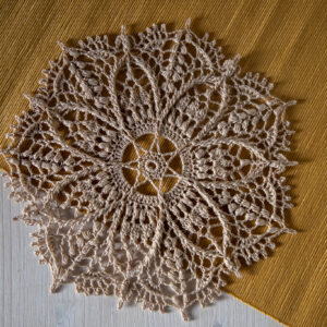 Beautiful vintage style crochet doily Laurie, 20 cm