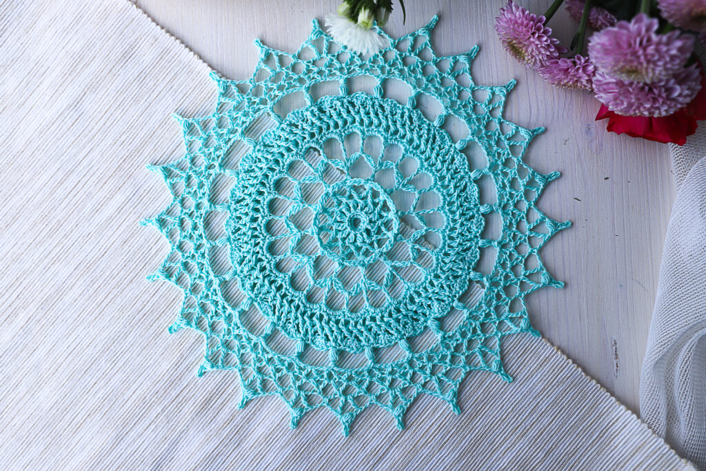 Awesome teal blue doily Lovett, 20 cm