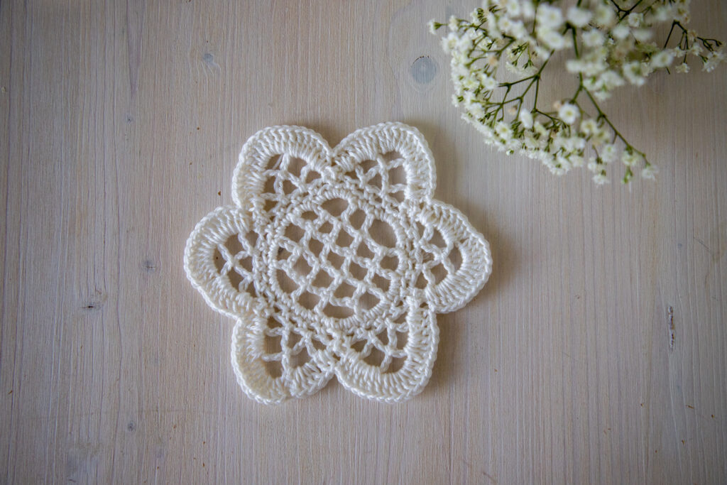 Nice crochet flower coaster, 14 cm