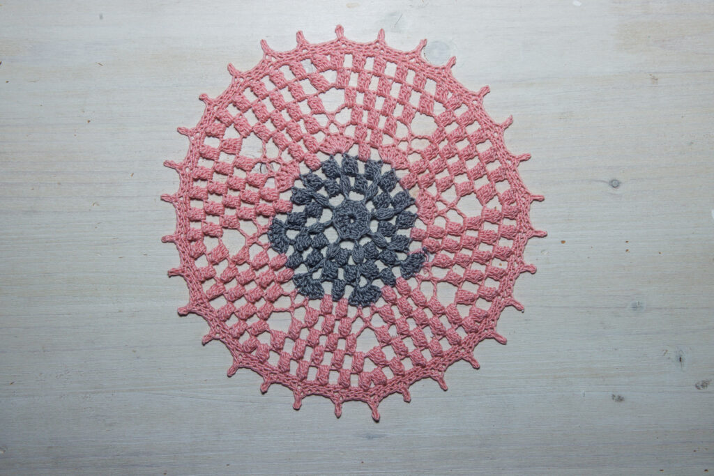 Textured crochet doily, Pole, 18 cm