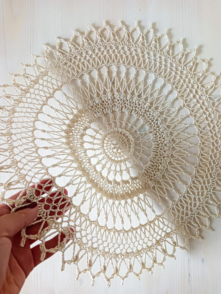 PDF Evelína doily - quick and easy crochet pattern