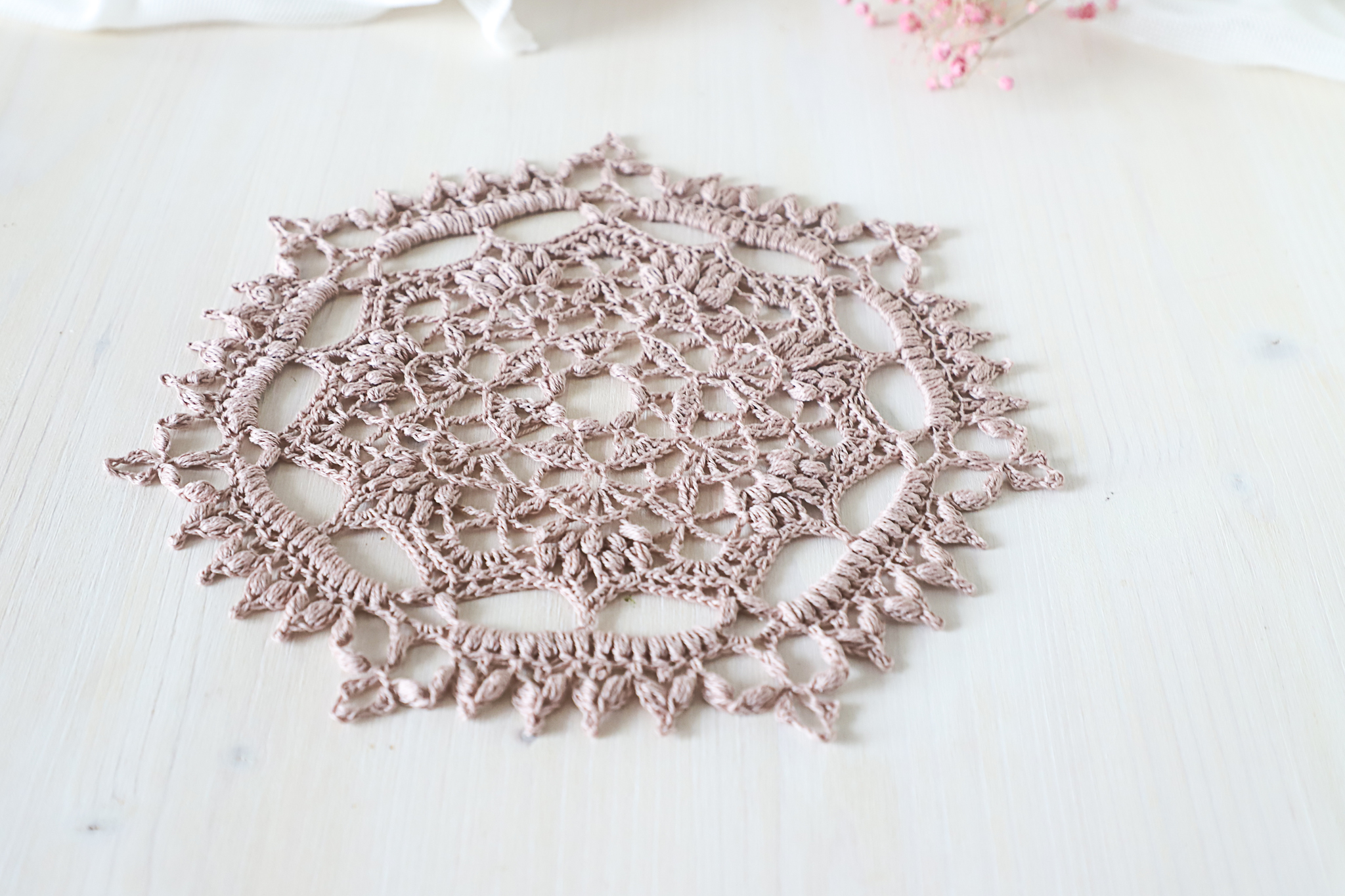 Vintage beige crochet doily Magnifica, 22 cm - Image 2