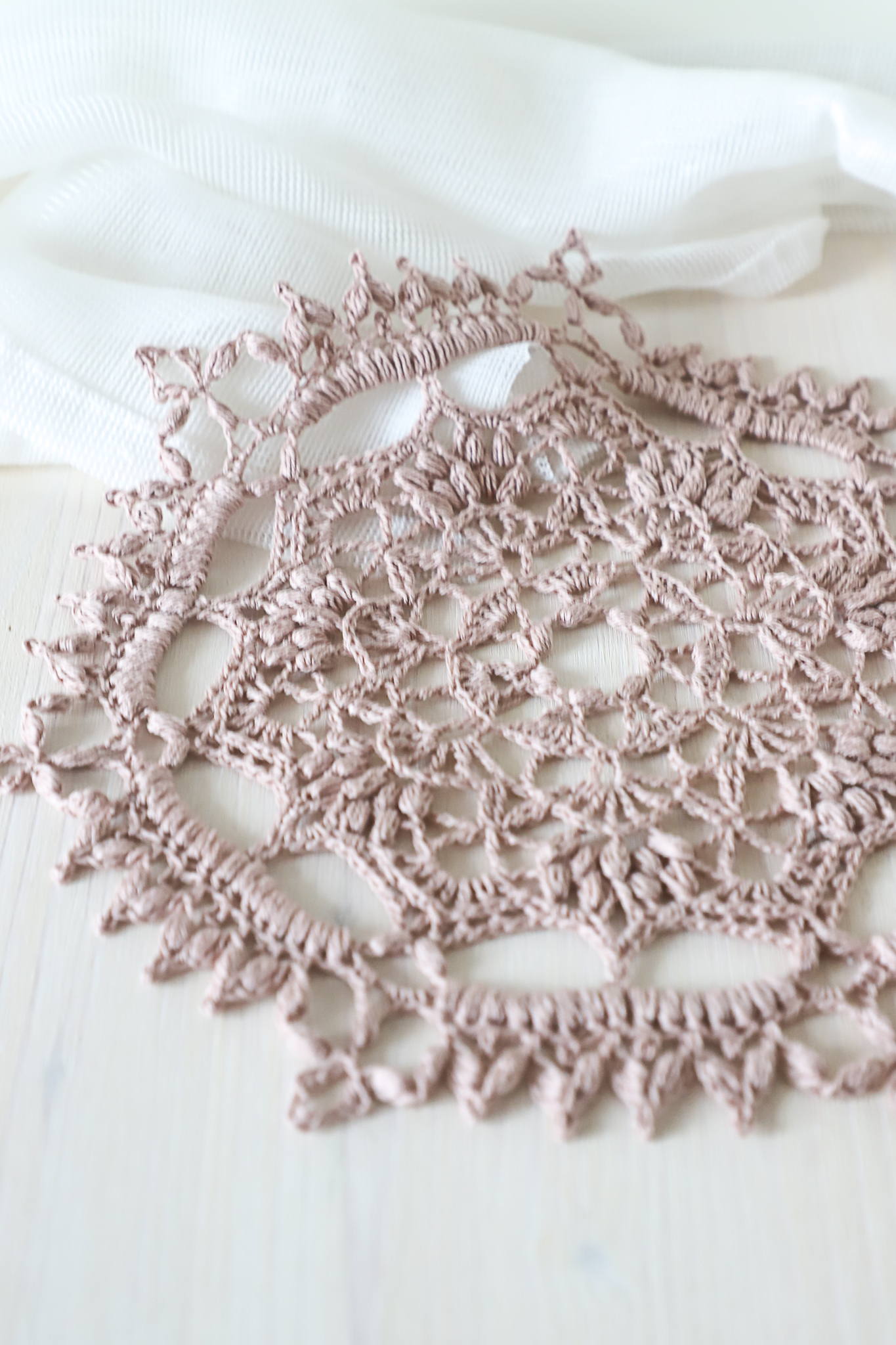 Vintage beige crochet doily Magnifica, 22 cm - Image 8