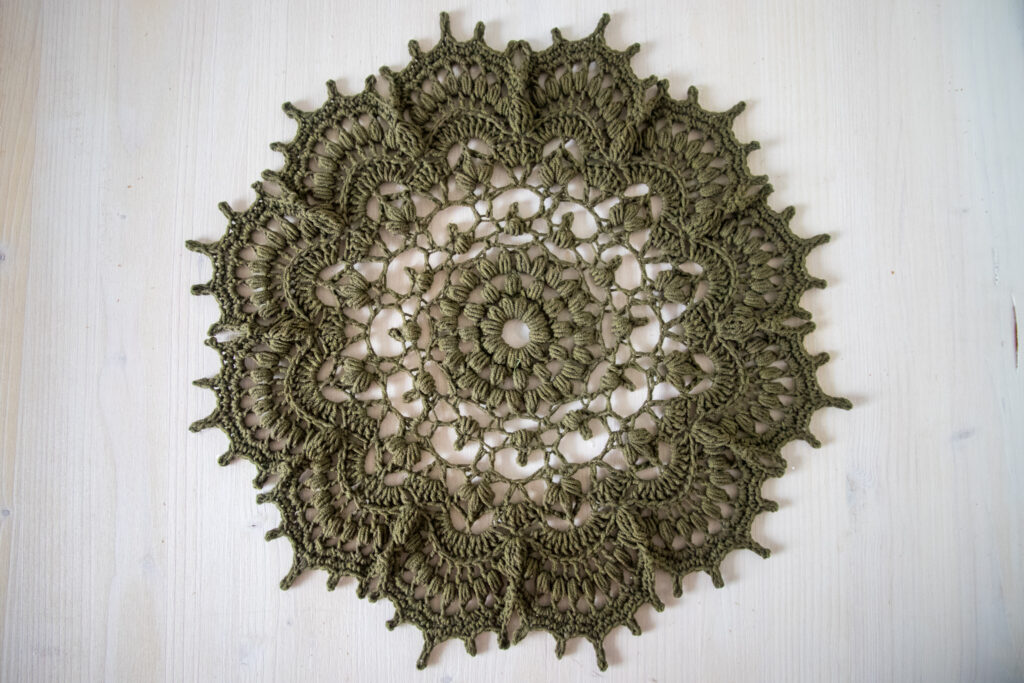 Dark Green crochet doily Leontyna