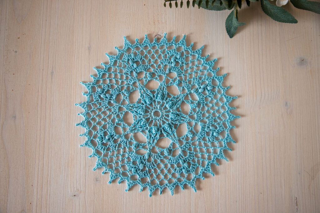 Blue crochet doily Rosemarie, 20 cm