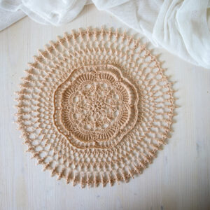 Beige crochet doily Marilyn, 35 cm