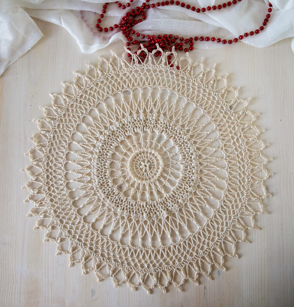 Beautiful crochet doily Evelina, 42 cm