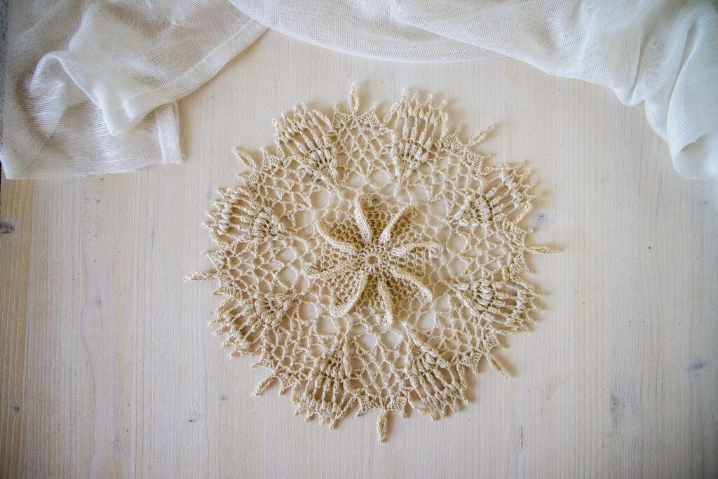 Beige crochet doily Inge, 28 cm