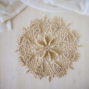 Beige crochet doily Inge, 28 cm