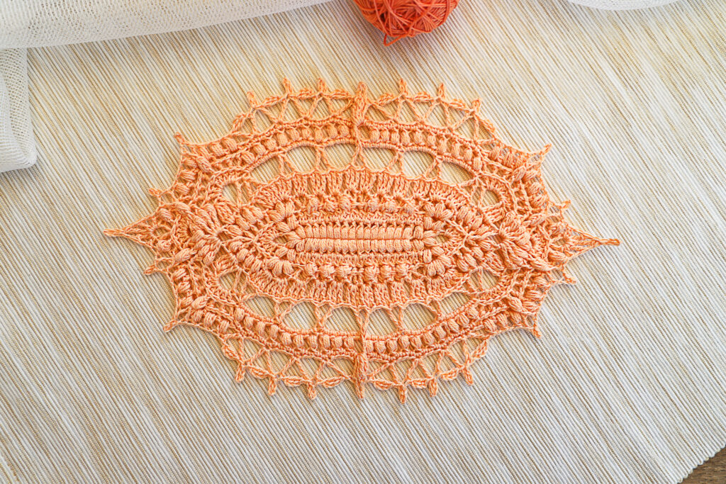 Sweet peach color doily Avis, 23x14 cm