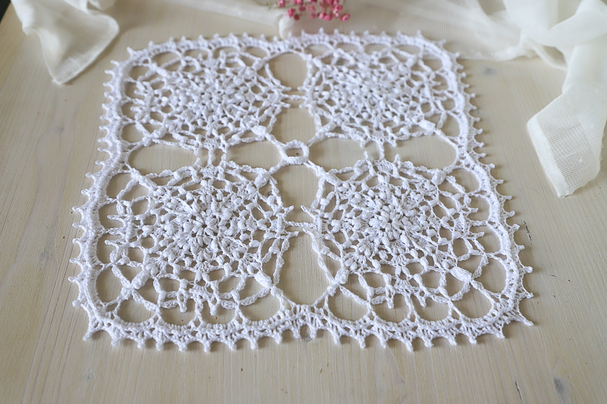 Square crochet doily Alida, 30 x 30 cm - Image 2