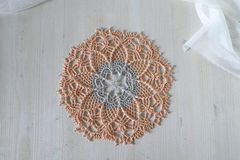 Miranda doily, 25 cm